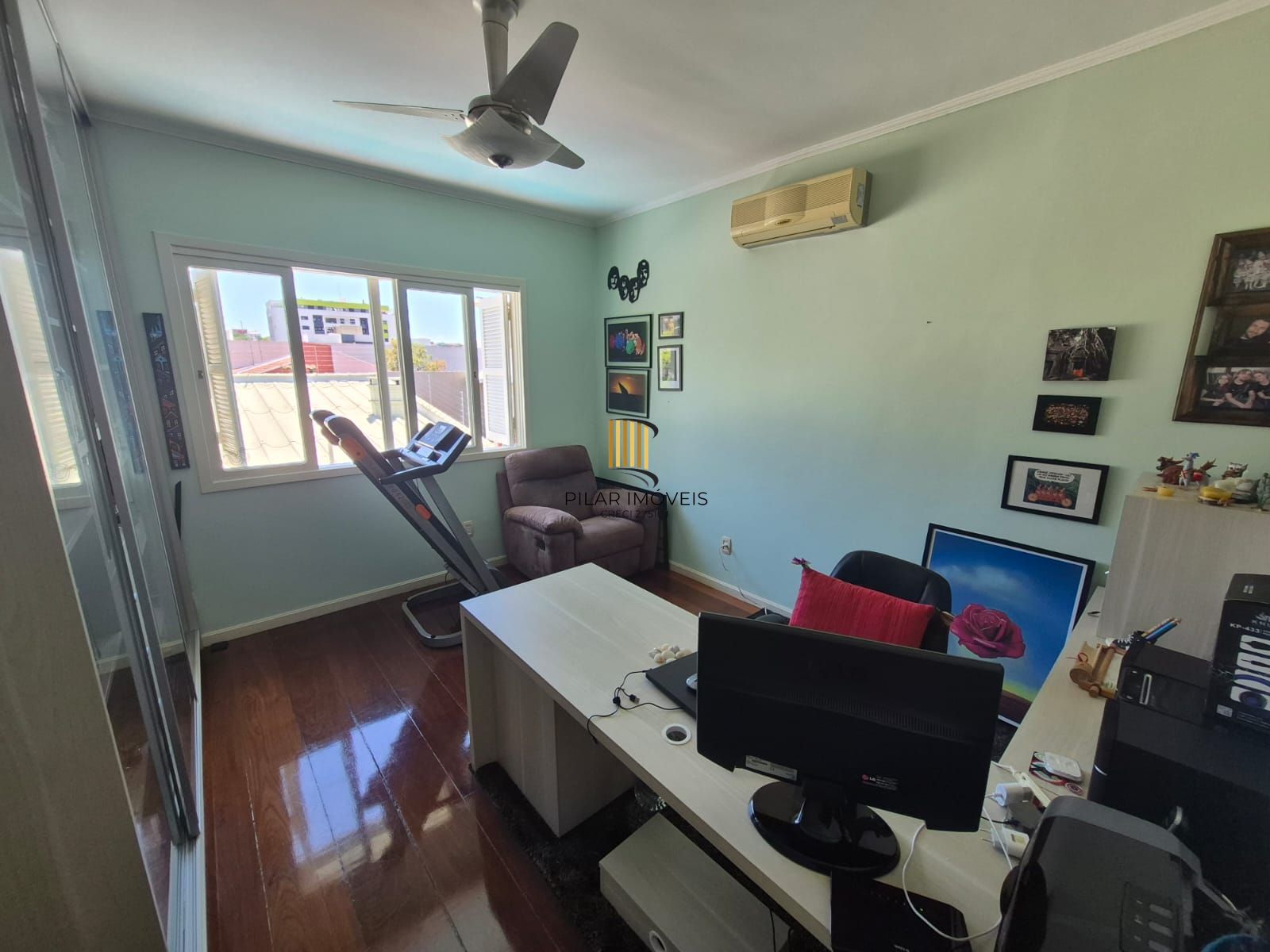 Casa 4 Dormitórios 1 suite 3 banheiros piscina e churasqueira