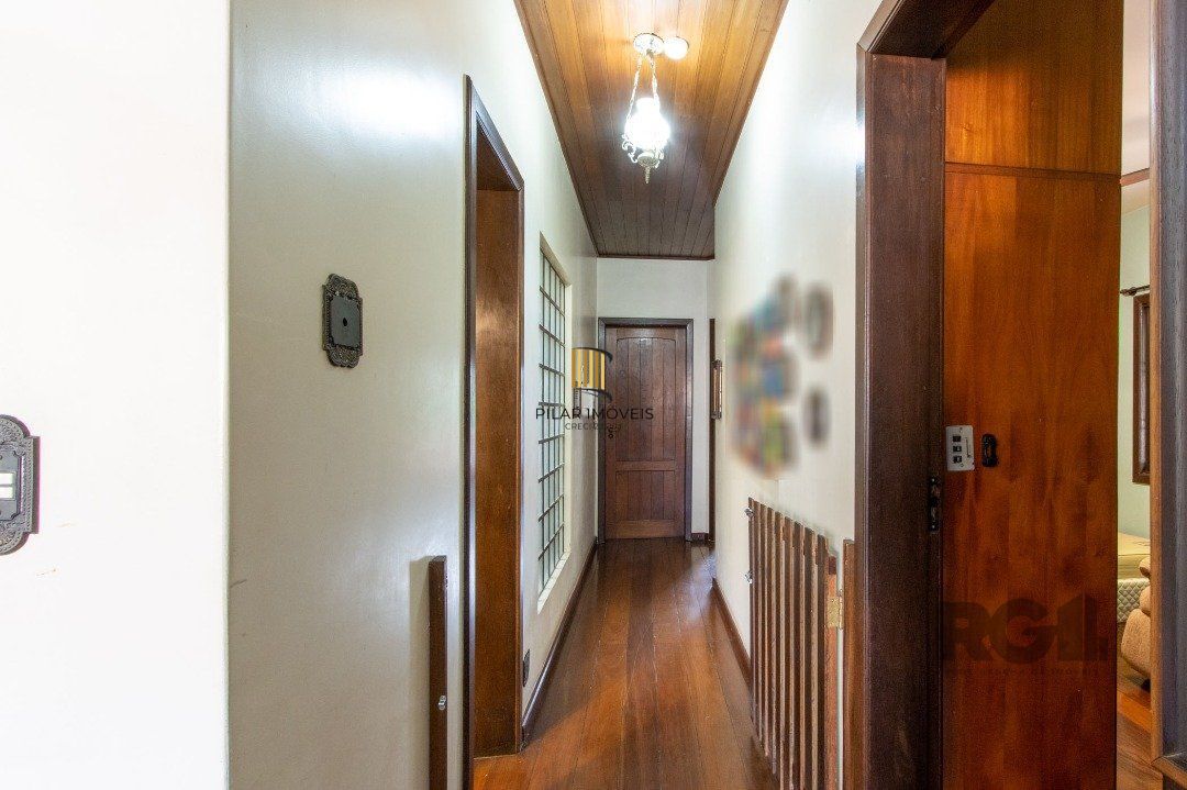 Casa para Venda - 500m², 4 dormitórios, sendo 1 suites, 4 vagas - Coronel Aparício Borges