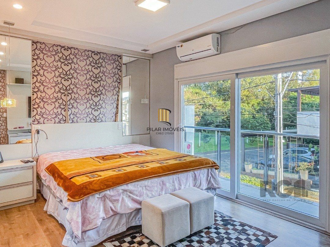 Casa de Condomínio 4 dormitórios no bairro Hípica
