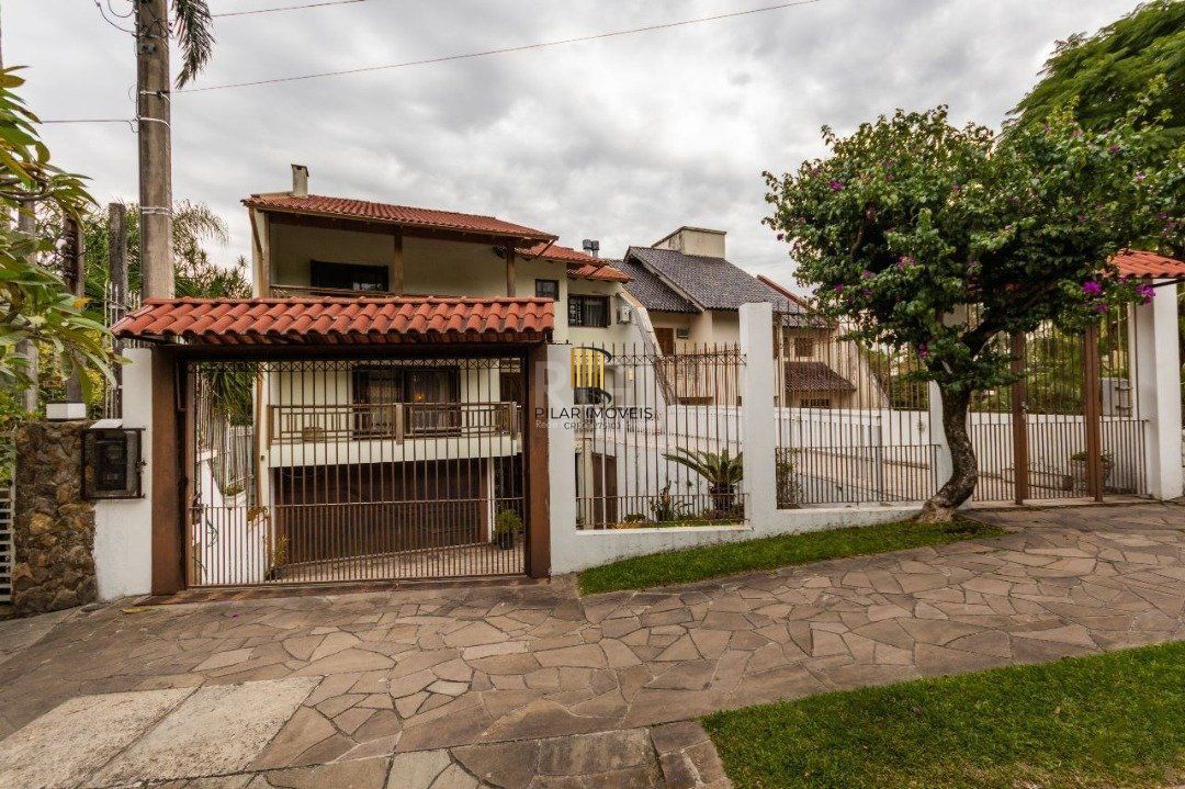Excelente residência com 5 dormitórios, sendo 1 suíte