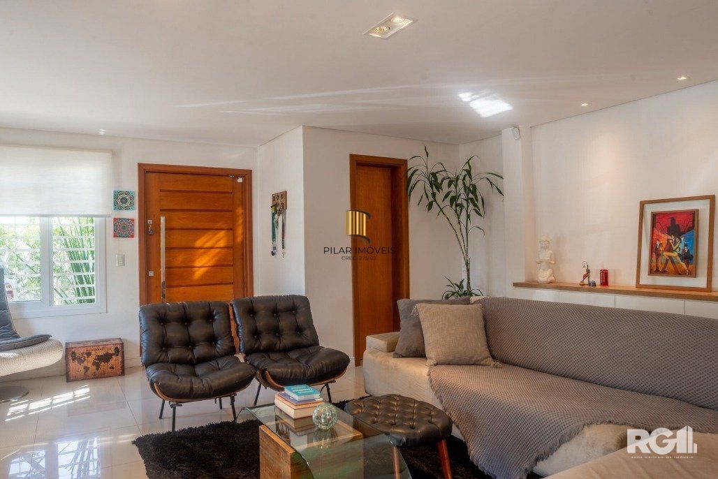 Casa, totalmente mobiliada, 3 dormitórios, 1 uma suíte com closet e sacada
