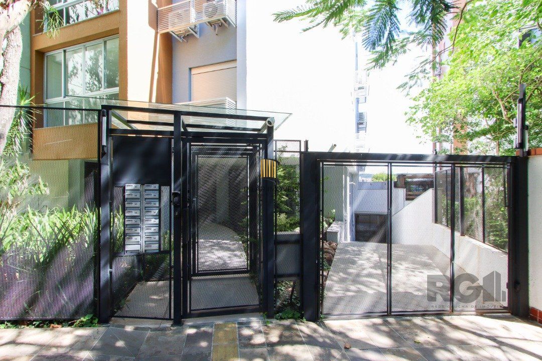Apartamento em Porto Alegre no Bairro Petrópolis, de 2 quartos, semi mobiliado.