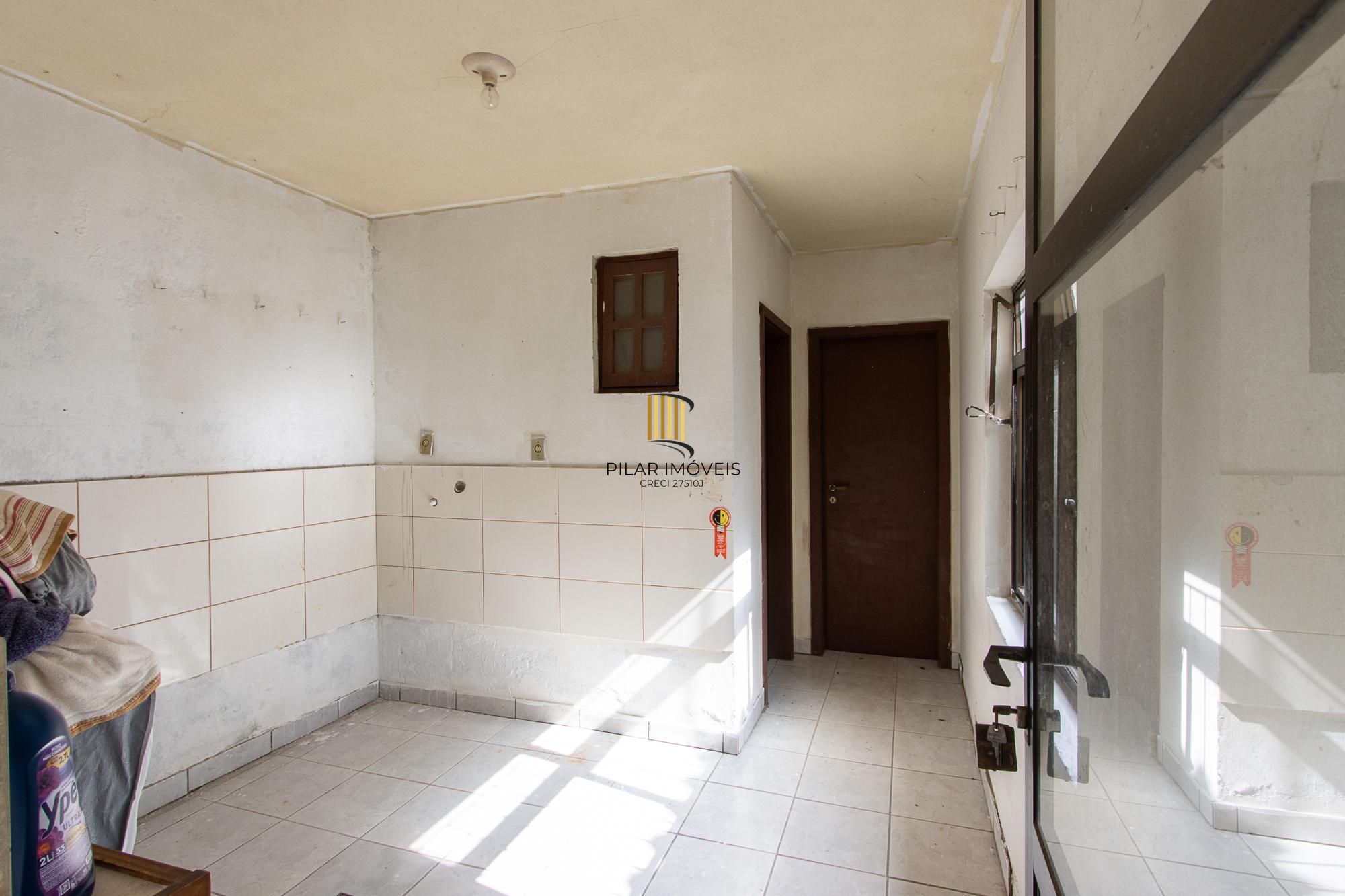 Casa 4 dormitórios no bairro Vila Nova