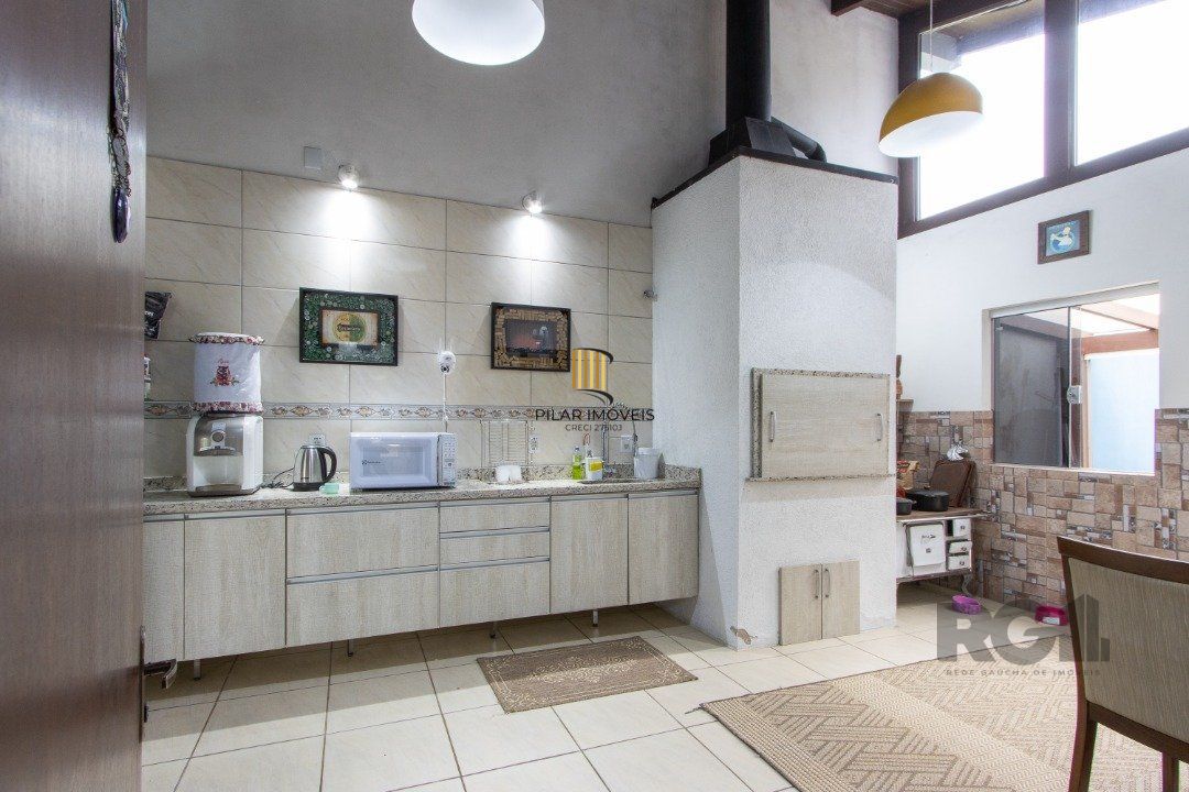 Casa 3 dormitórios no bairro Hípica