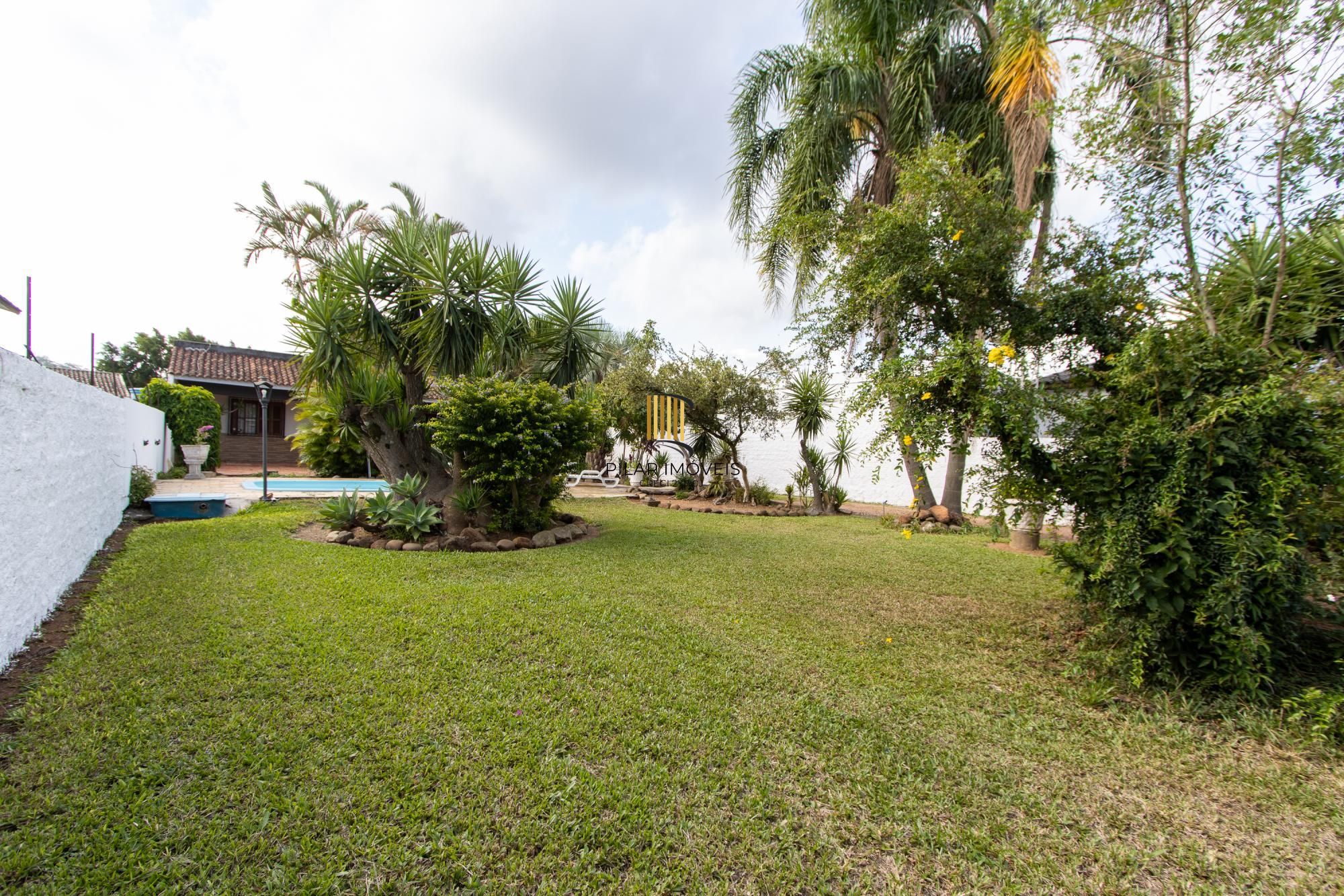 Casa em Vila Nova, Porto Alegre! Com 160m² de área privativa e um total de 899m²