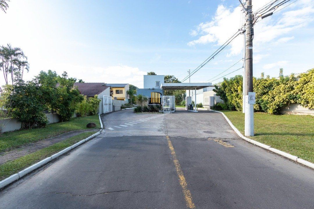 Casa Condominio para Venda - 300m², 4 dormitórios, sendo 2 suites, 2 vagas - Ipanema
