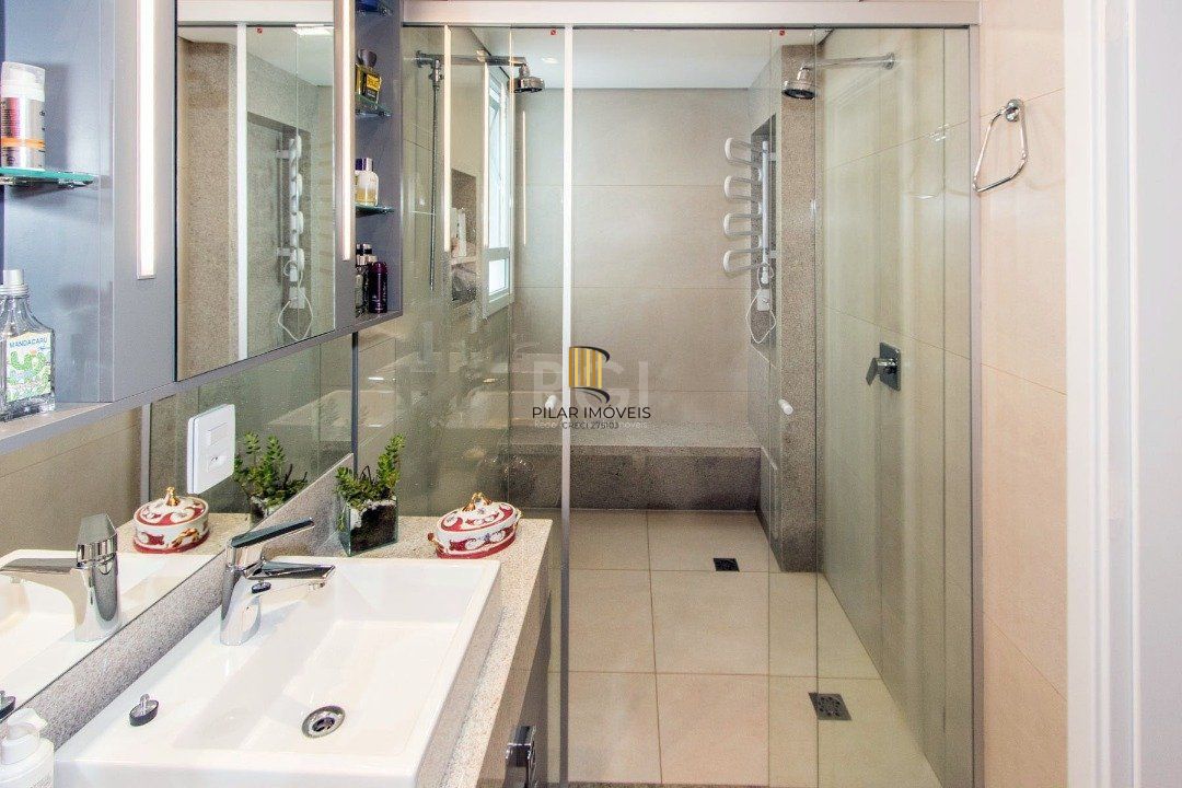 Cobertura para Venda - 230.43m², 3 dormitórios, sendo 3 suites, 2 vagas - Menino Deus