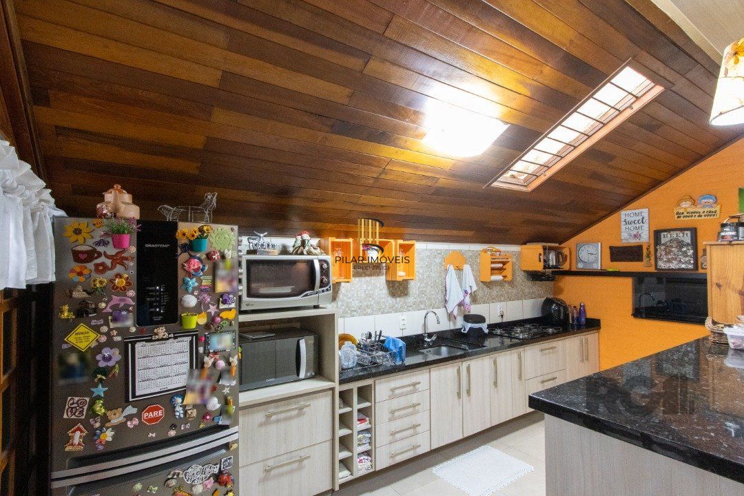 Casa em condomínio, 135m² privativos, 3 quartos, 2 vagas - Bairro Glória