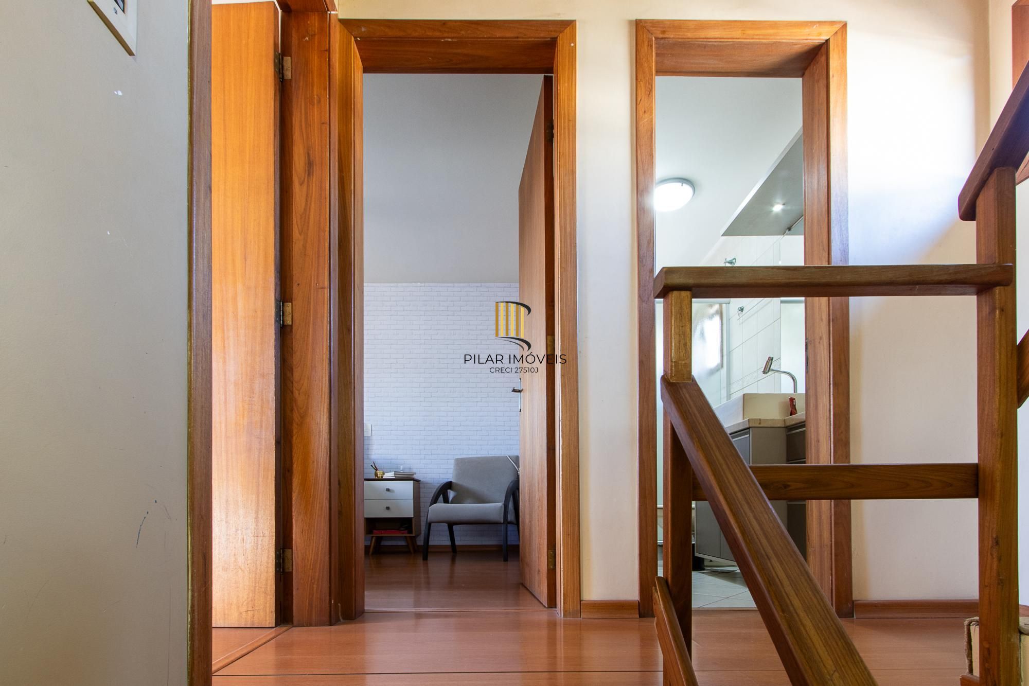 Casa em condomínio fechado, 104m² privativos, 2 quartos, 1 vaga, bairro Camaquã