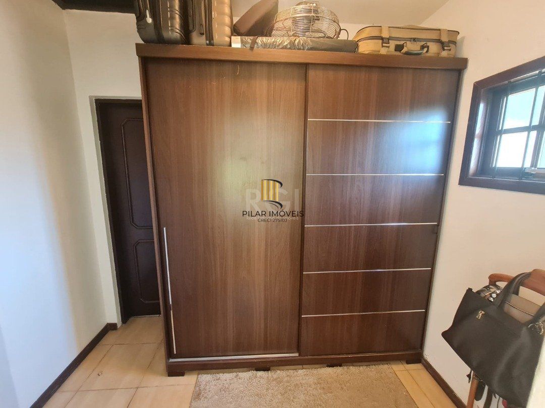 Casa em lindo terreno alto ao nível da rua medindo 10 × 32 onde consta uma residência térrea com 136m2 de área privativa,