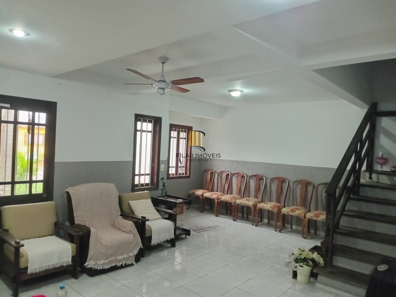 Excelente oportunidade de adquirir um sobrado no charmoso bairro Guarujá