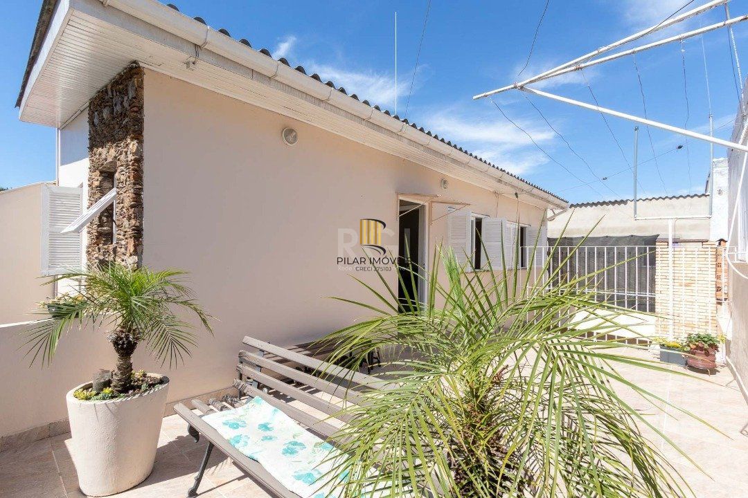 Sobrado para Venda - 150m², 3 dormitórios, sendo 1 suites, 1 vaga - Morro Santana