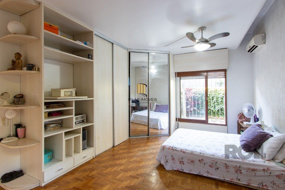 Casa em condomínio que possui  3 dormitórios, sendo 1suíte, lavabo, escritório, possibilidade de um 4 dormitório,