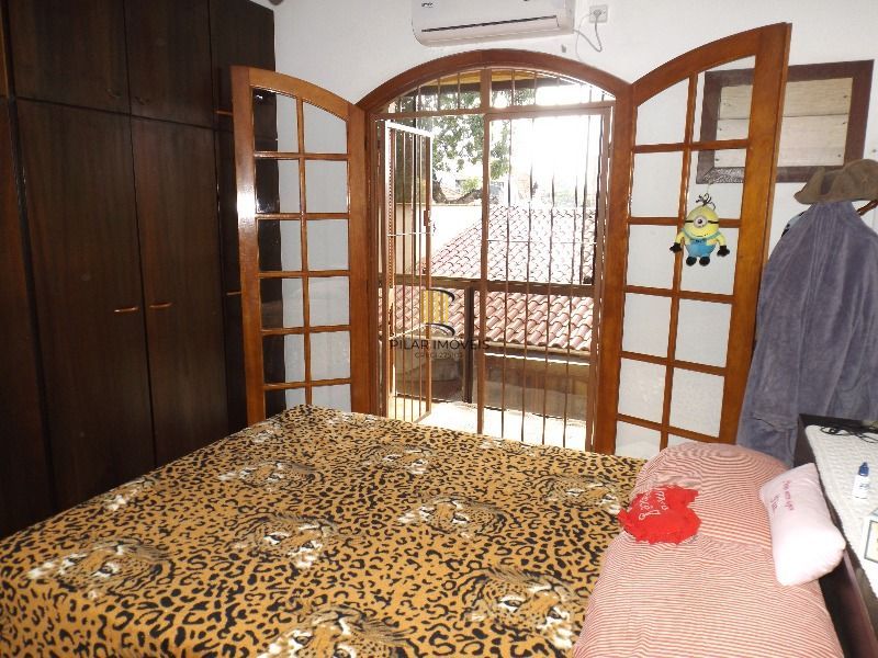 Casa para Venda - 250m², 3 dormitórios, sendo 3 suites, 7 vagas - Medianeira