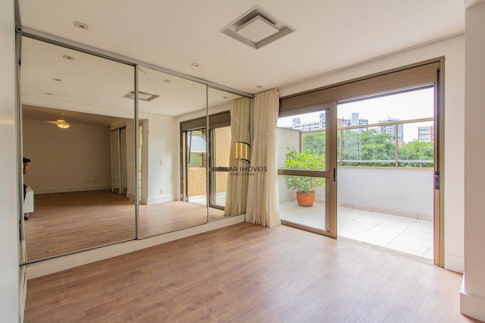 Apartamento Garden com 202m² e 3 dormitórios, 3 suítes, 3 vagas