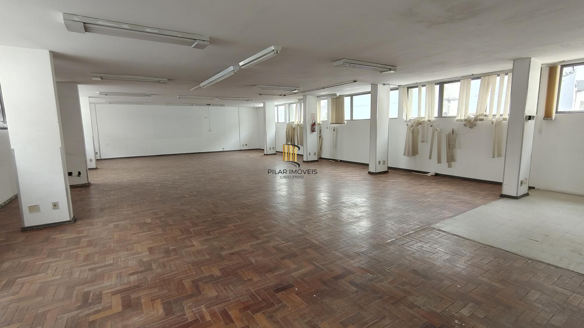 Prédio Comercial no bairro Menino Deus.