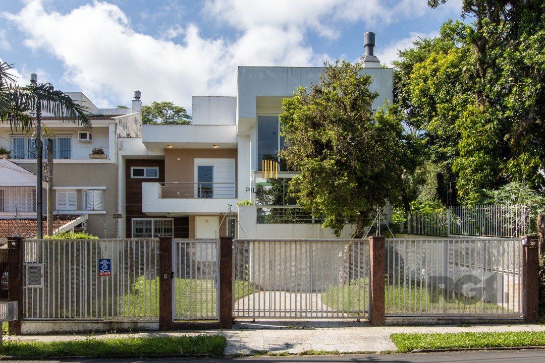Casa 3 dormitórios no bairro Nonoai