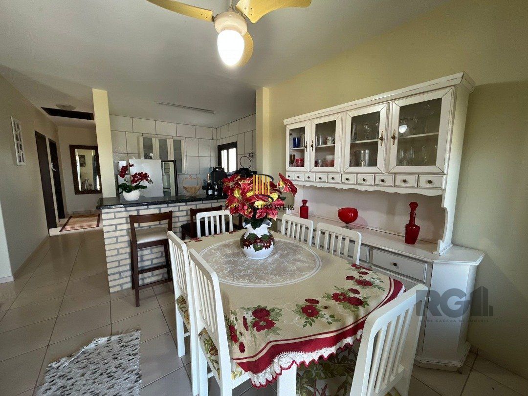 Casa 3 dormitórios no bairro Atlântida Sul