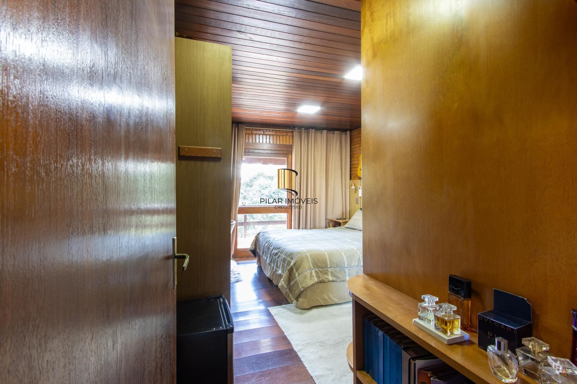 Casa 5 dormitórios no bairro Teresópolis