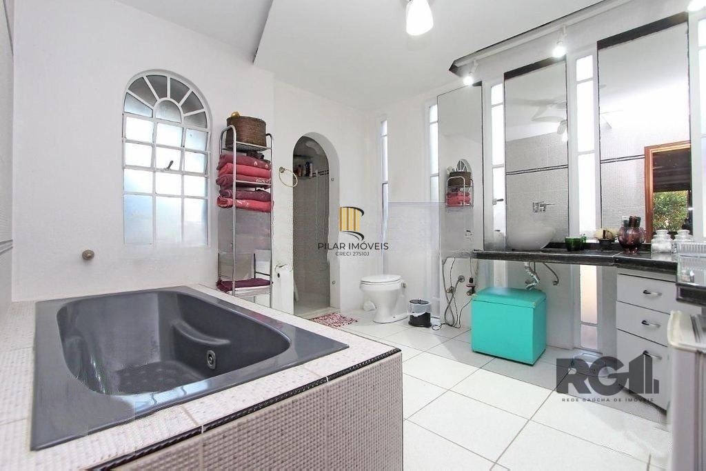 Casa 4 dormitórios no bairro Jardim Itu