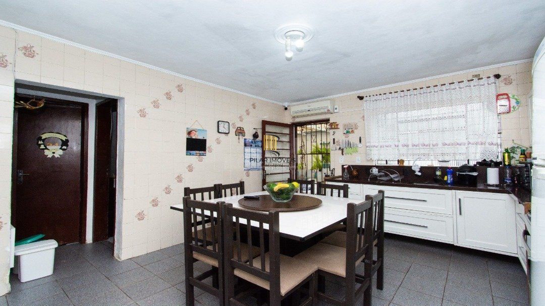 Casa para Venda - 238m², 3 dormitórios, sendo 1 suites, 3 vagas - Camaquã