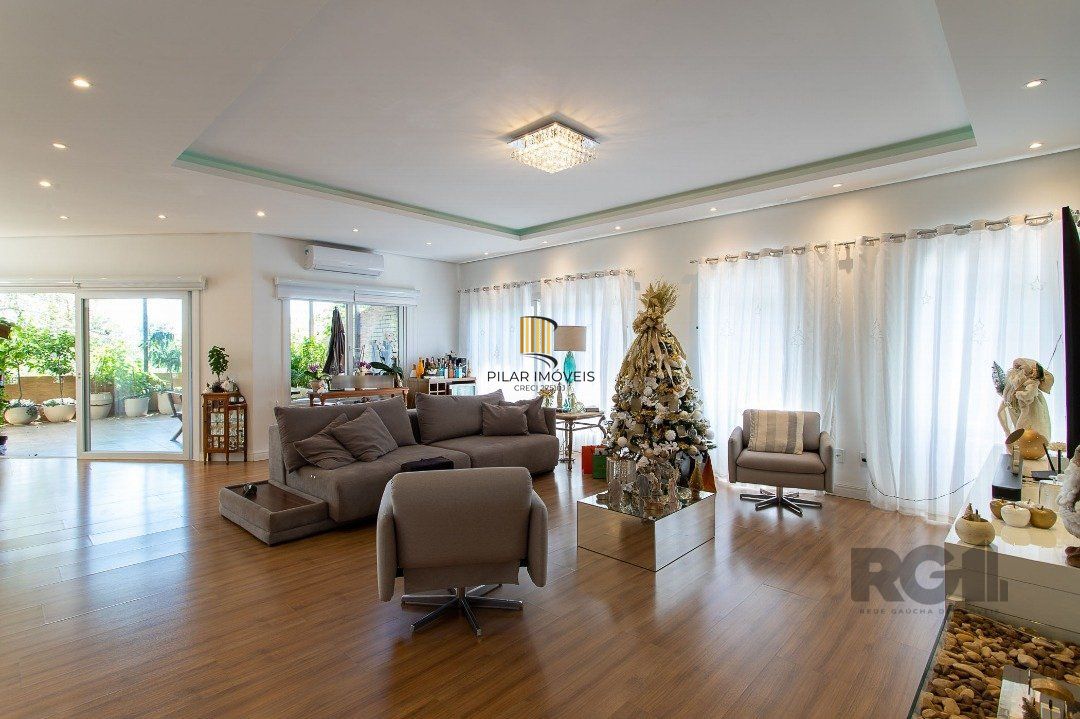 Apartamento com uma cobertura horizontal com 329,10 m² privativos com suíte