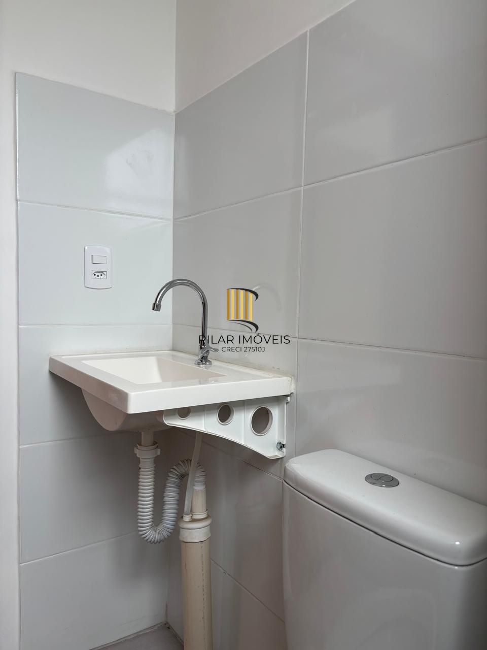 Apartamento 2 dorm, 1 banheiro e vaga escriturada - bairro Morro Santana