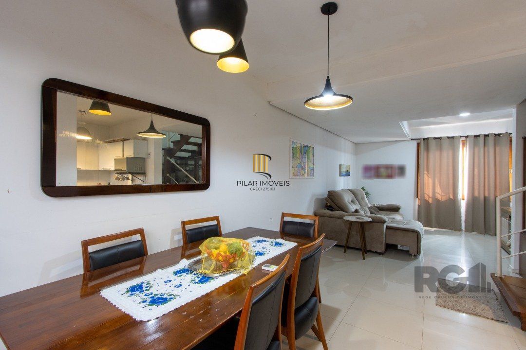 Excelente oportunidade de casa à venda em condomínio fechado no Reserva Guarujá, localizado na Avenida da Serraria em Porto Alegre.