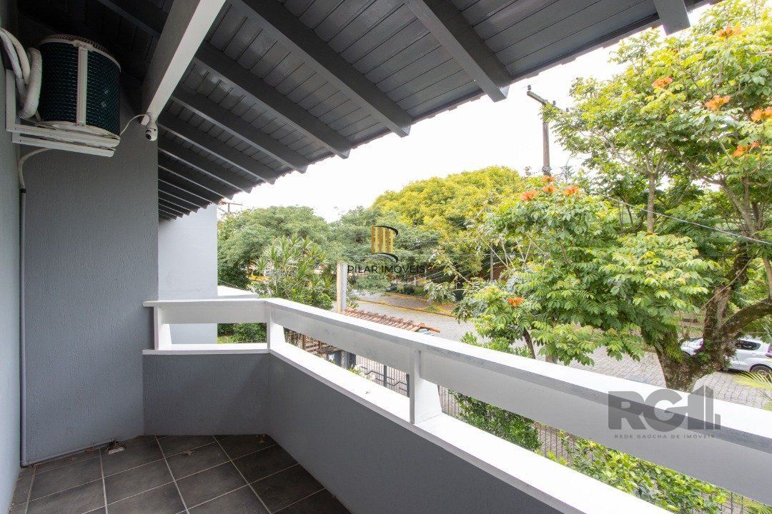 Casa 4 dormitórios no bairro Ipanema