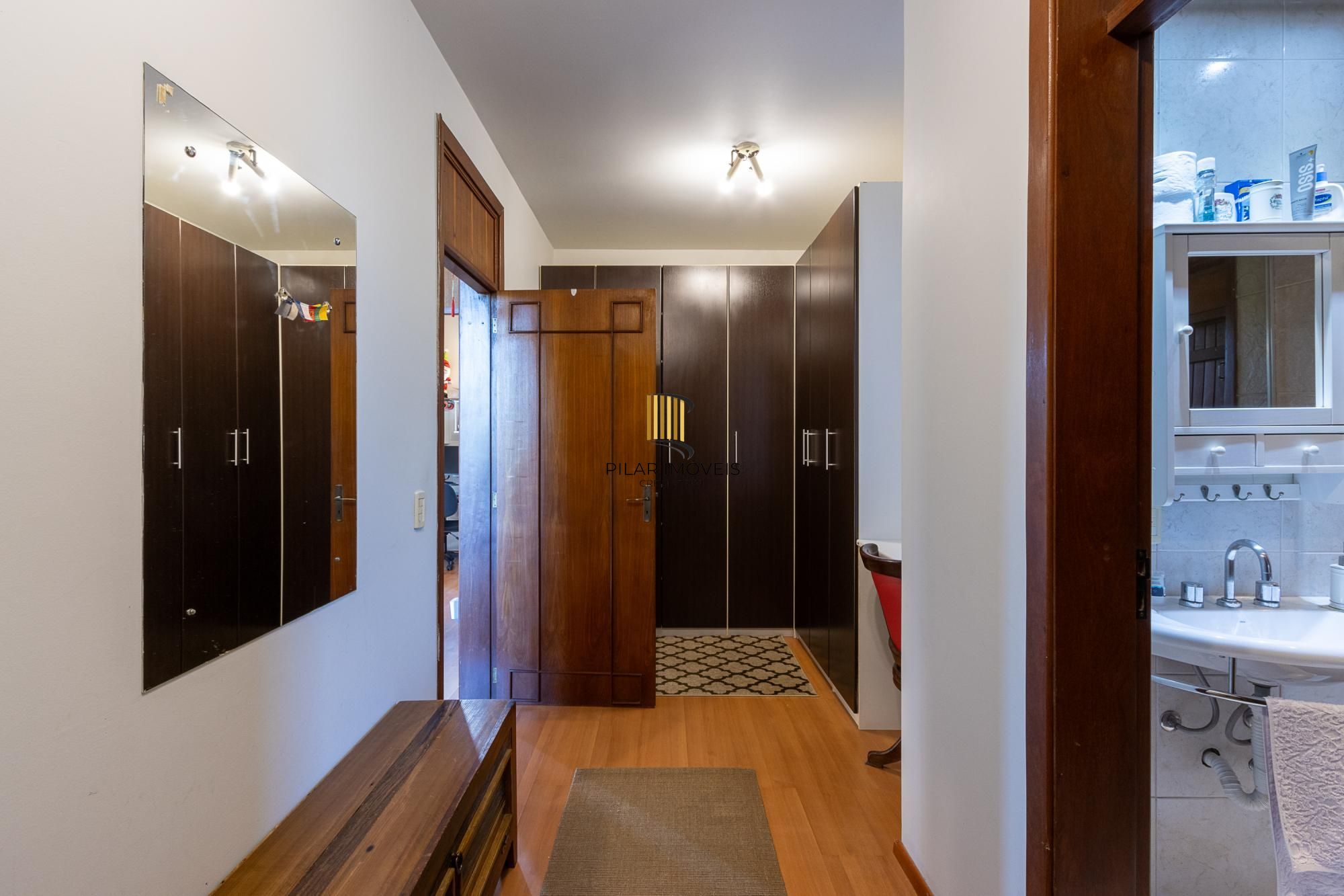 Casa em condomínio á venda com 6 dormitórios em Porto Alegre