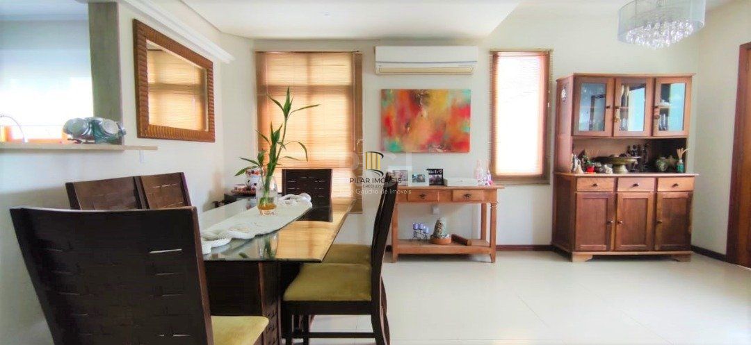 Casa para Venda - 179m², 3 dormitórios, sendo 1 suites, 5 vagas - Hípica