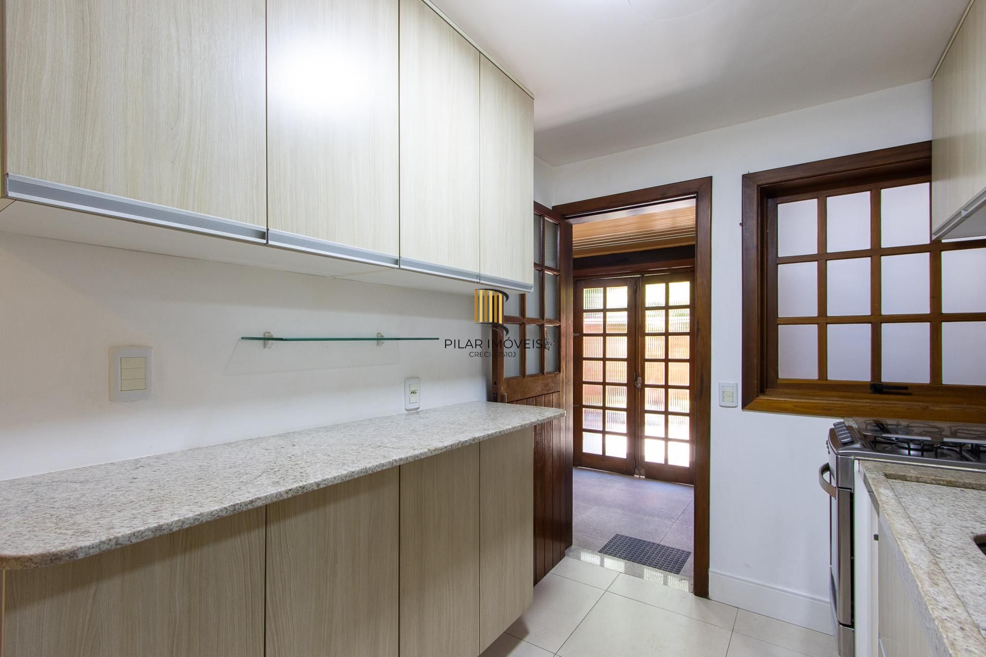 Casa em condomínio, 2 dormitórios, 1 vaga escriturada - Bairro Cavalhada