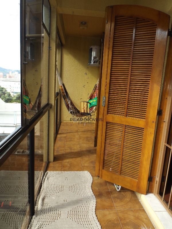 Casa para Venda - 250m², 3 dormitórios, sendo 3 suites, 7 vagas - Medianeira