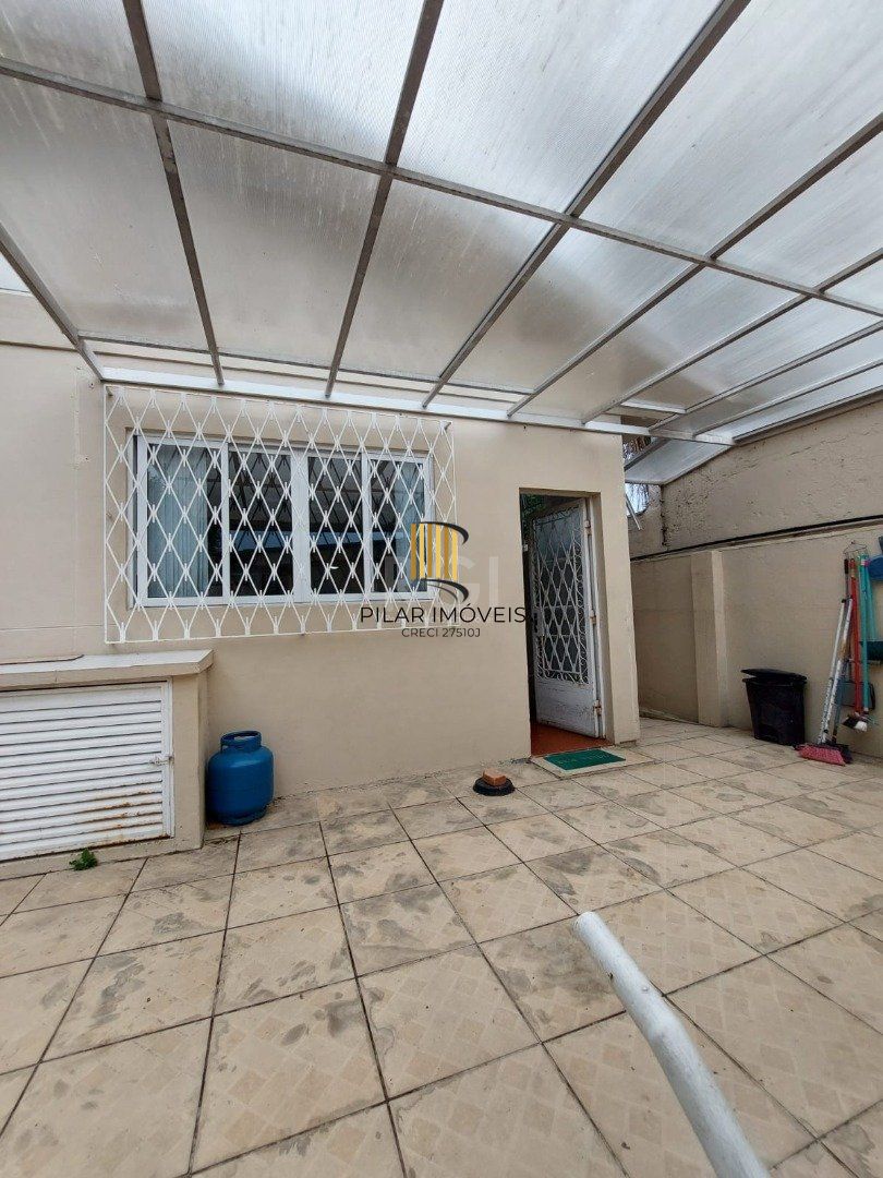 Casa para Venda - 184m², 3 dormitórios, sendo 1 suites, 4 vagas - Cristal