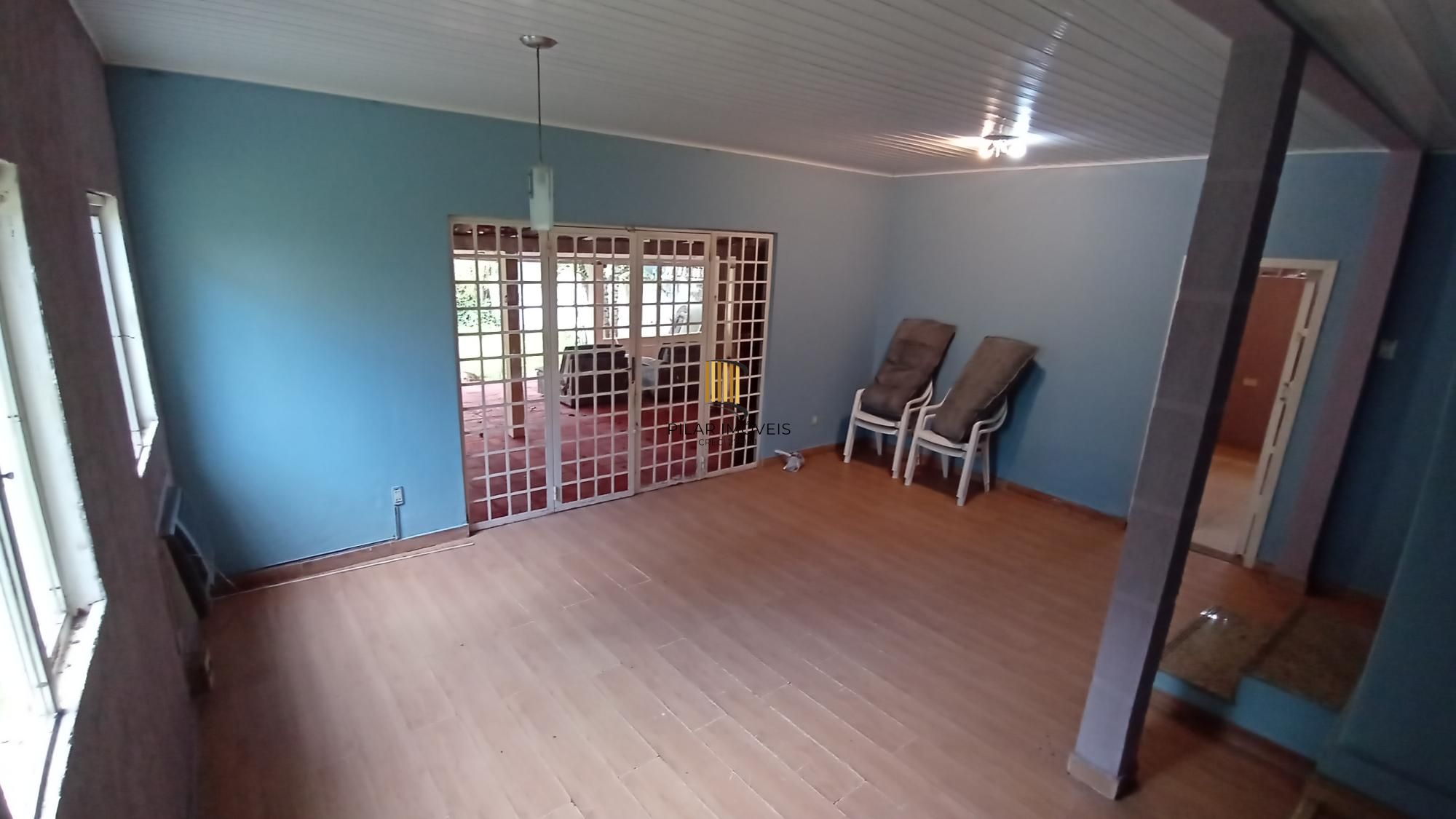 Sossego e natureza em Porto Alegre: 3 quartos, piscina e quase 2000m² de área