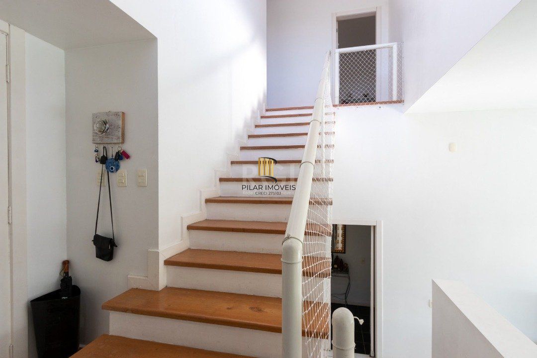 Casa para Venda - 470m², 3 dormitórios, sendo 1 suites, 6 vagas - Nonoai