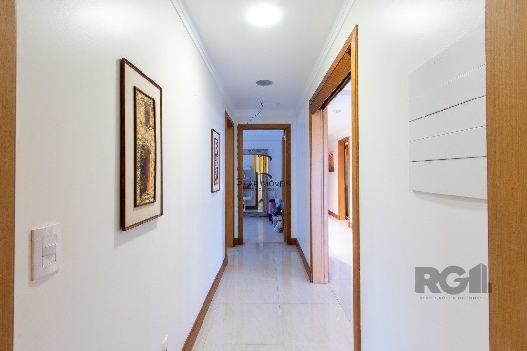 Apartamento na tristeza com três suítes e três vagas