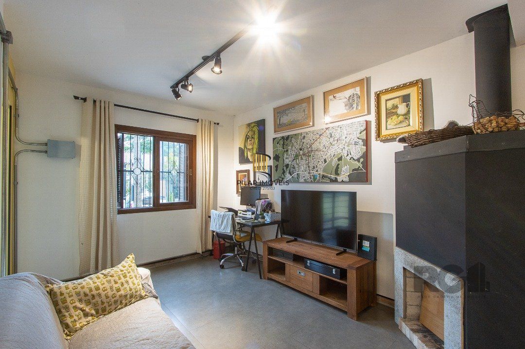 Casa 3 dormitórios no bairro Hípica