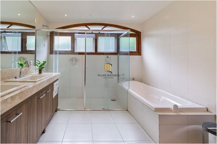 Casa em Condomínio à venda com 5 dormitórios, 565m² e 4 vagas no Condominio Jardim do Sol, Zona Sul de Porto Alegre