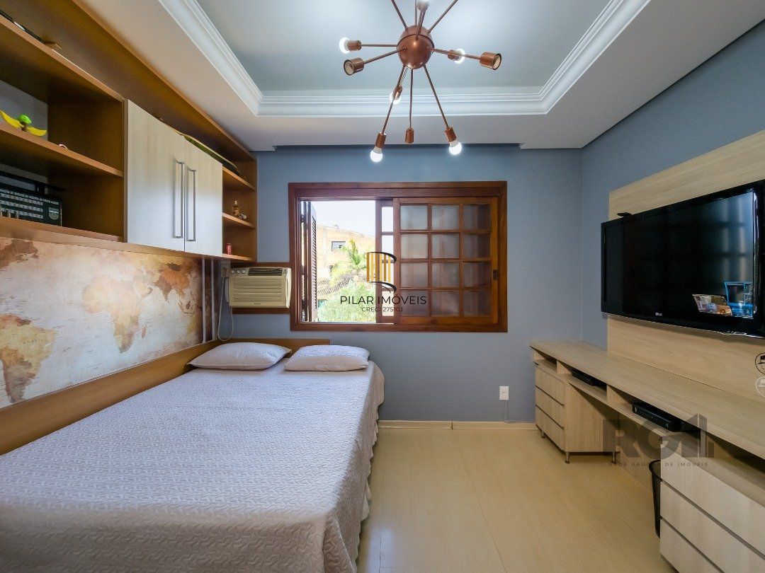 Casa 4 dormitórios no bairro Glória