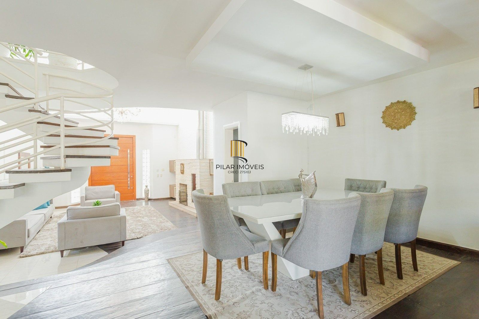 Casa Imponente com 5 Dormitórios (3 Suítes) no Bairro Chácara das Pedras