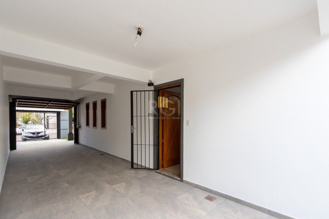 Casa para Venda - 247m², 3 dormitórios, sendo 1 suites, 4 vagas - Vila Nova