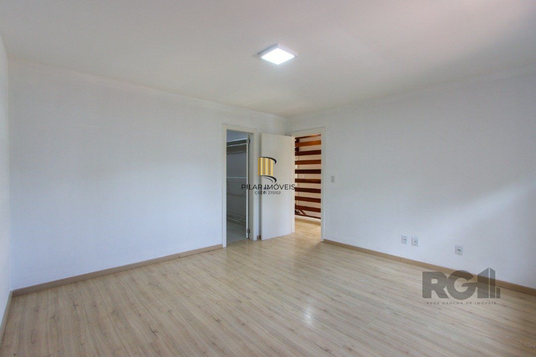 Casa com 4 quartos, com 347,57 m 2 privativos