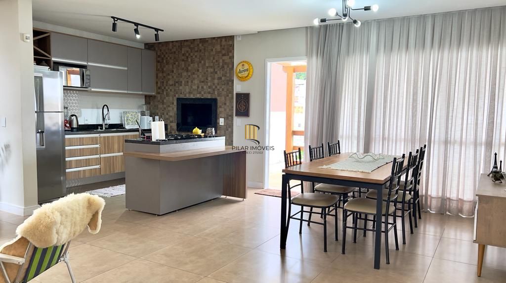 Casa térrea com piscina  no Guarujá