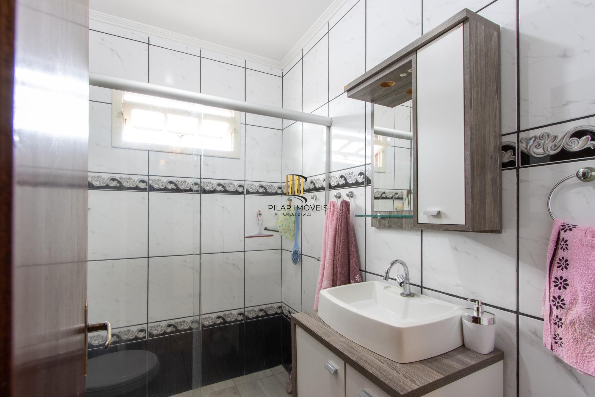 Casa em Vila Nova, Porto Alegre! Com 160m² de área privativa e um total de 899m²