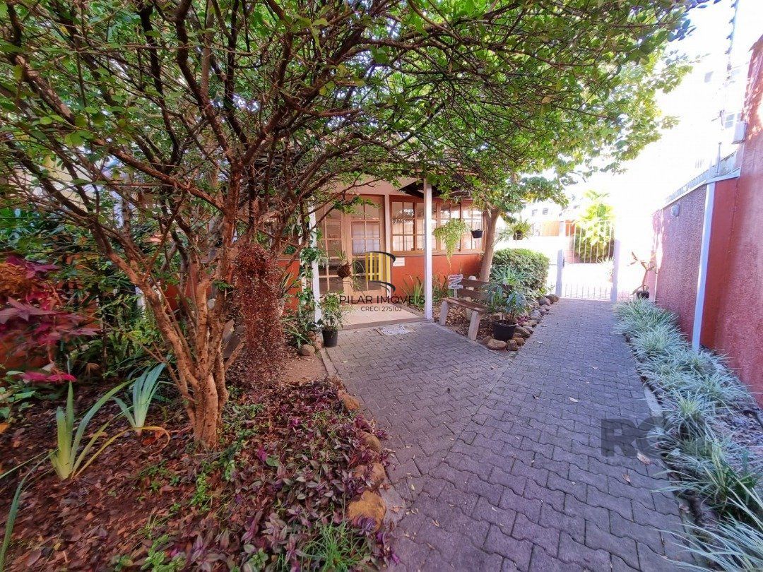 Casa de Condomínio 3 dormitórios no bairro Camaquã