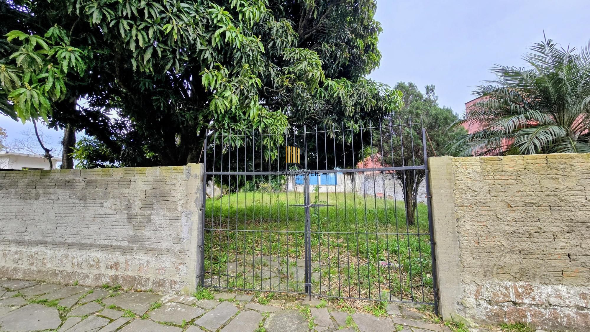 Terreno junto ao Clube do Professor Gaúcho.