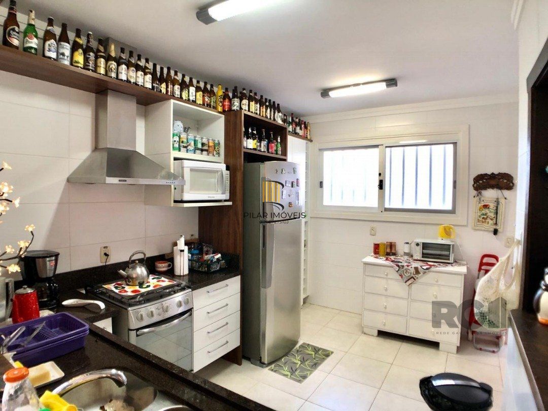 EM ATLÂNTIDA, CASA COM 1140m², 320 m² DE ÁREA PRIVADA, 3 DORMS (1 SUÍTE)