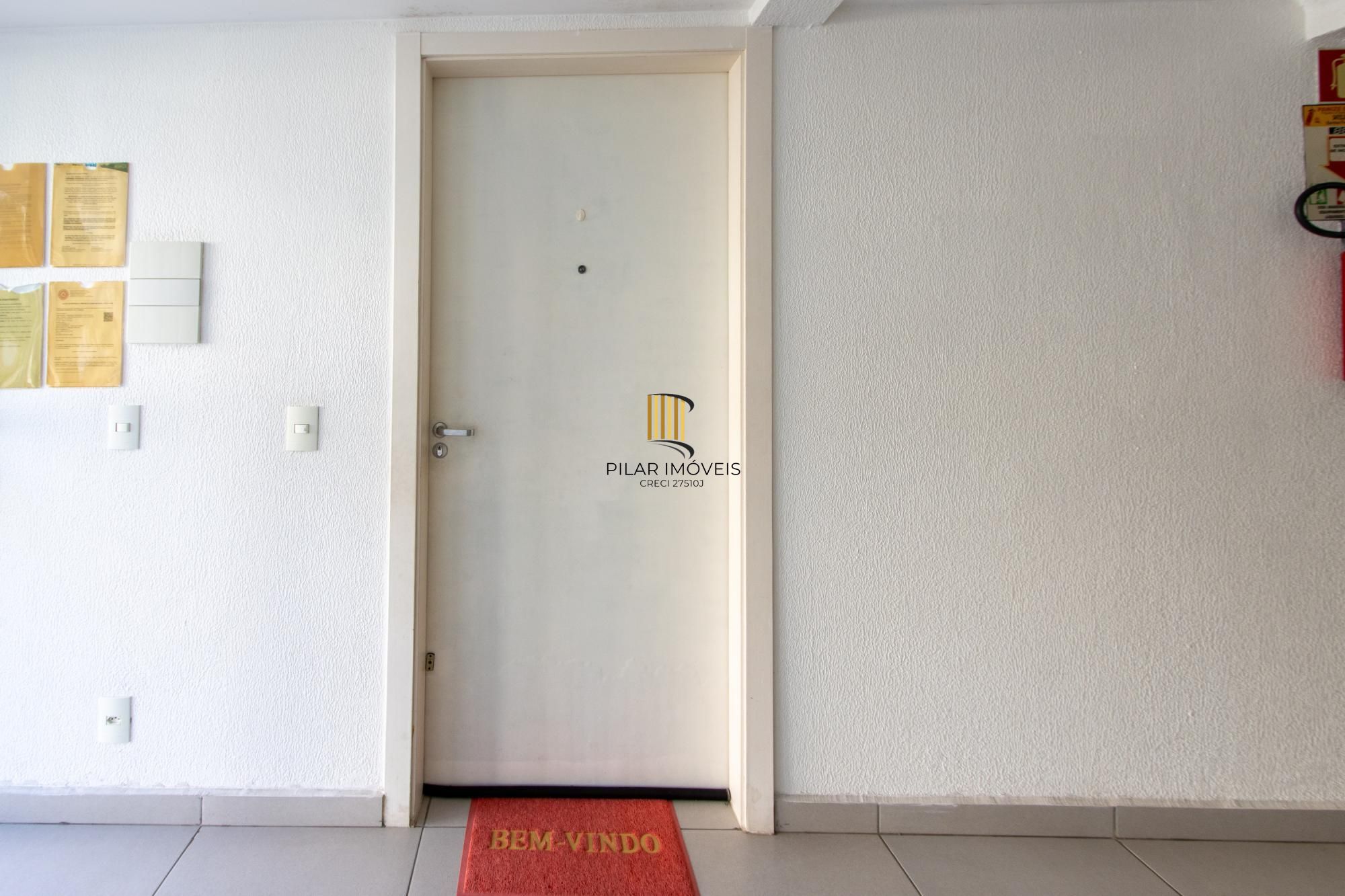 Apartamento térreo desocupado com  2 dormitórios I bairro Hipica
