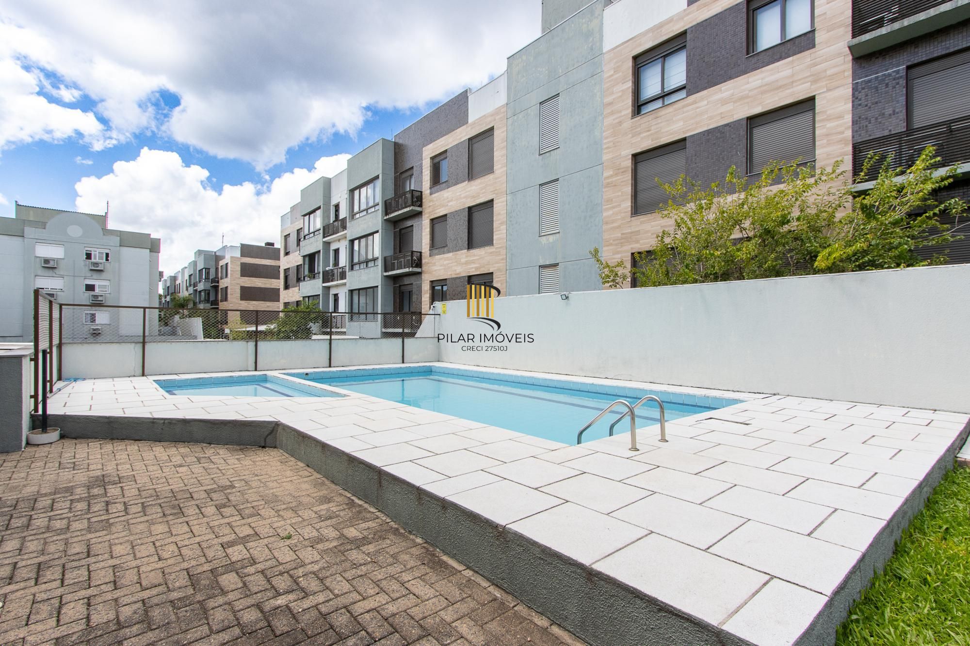 Apartamento com 2 dormitórios (reversível para 3) e 1 vaga escriturada  à venda no coração de Ipanema